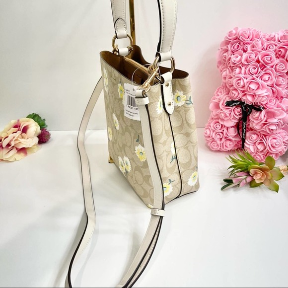 NEW Coach Small Town Bucket Bag In Signature Canvas With Daisy Print - Picture 11 of 12